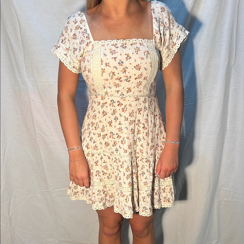 American Eagle Outfitters Cream Flutter Sleeve Sundress